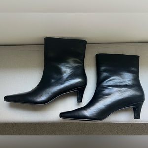 NWT Black Leather Arizona Boot Style -Size 40 EUR (9USA)